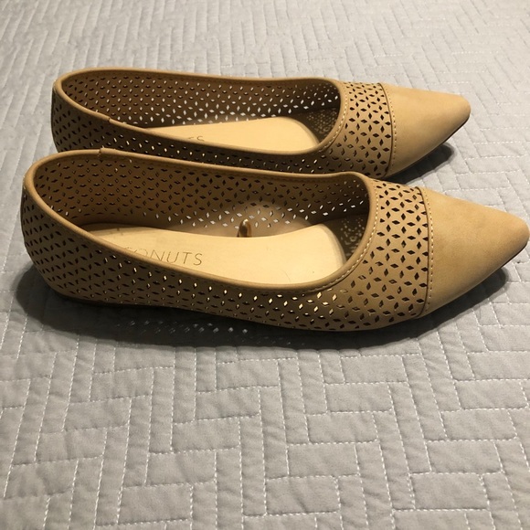 Tan Flats - Picture 4 of 5